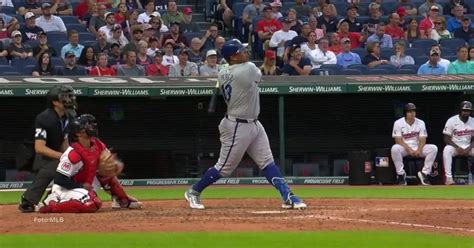 Salvador Perez's grand slam (25) .